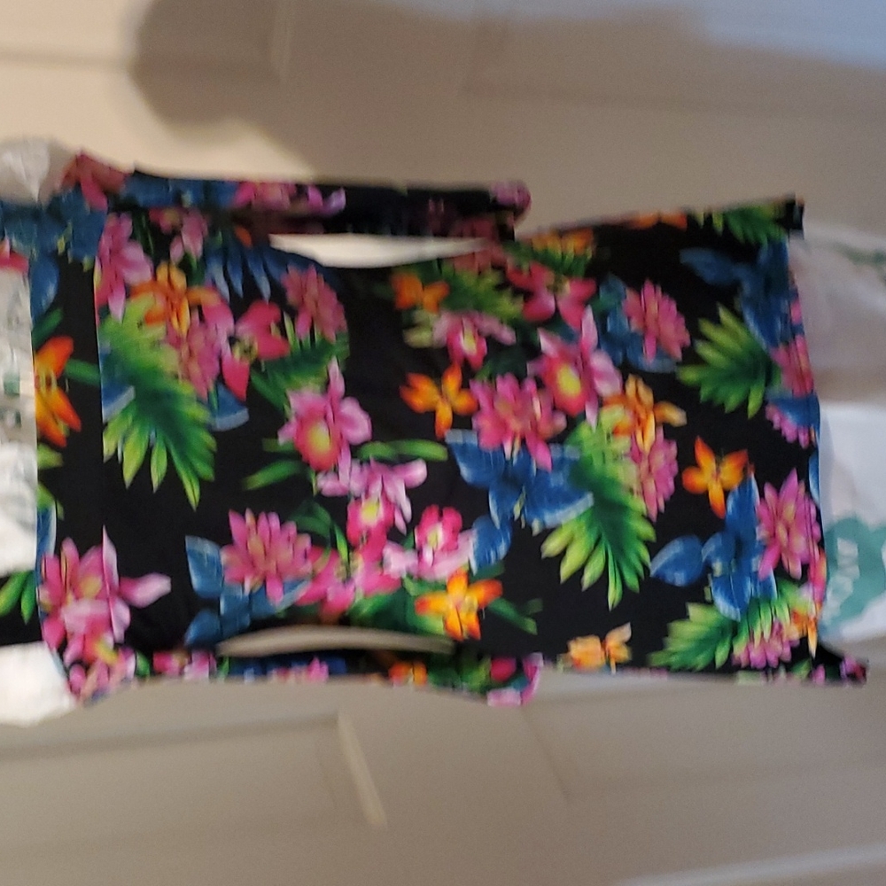 Ladies Top - Picture 2 of 4